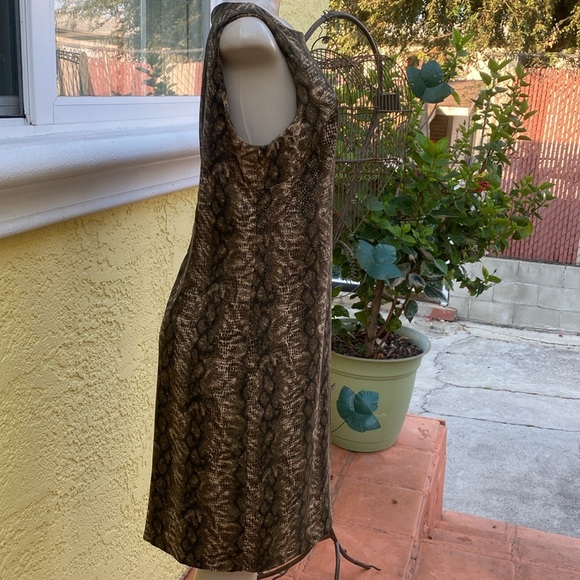 C D C Short Sleeve Dress - Picture 3 of 6